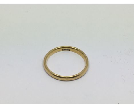 A 22ct gold wedding band, approx 2.6g and approx size M.