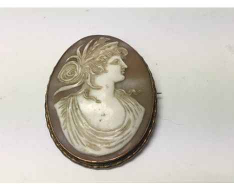 A Victorian cameo brooch with 9 ct gold surround