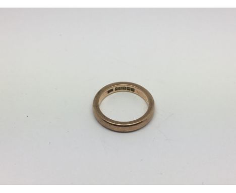 A 9ct gold wedding band, approx 4.6g and approx size L-M.