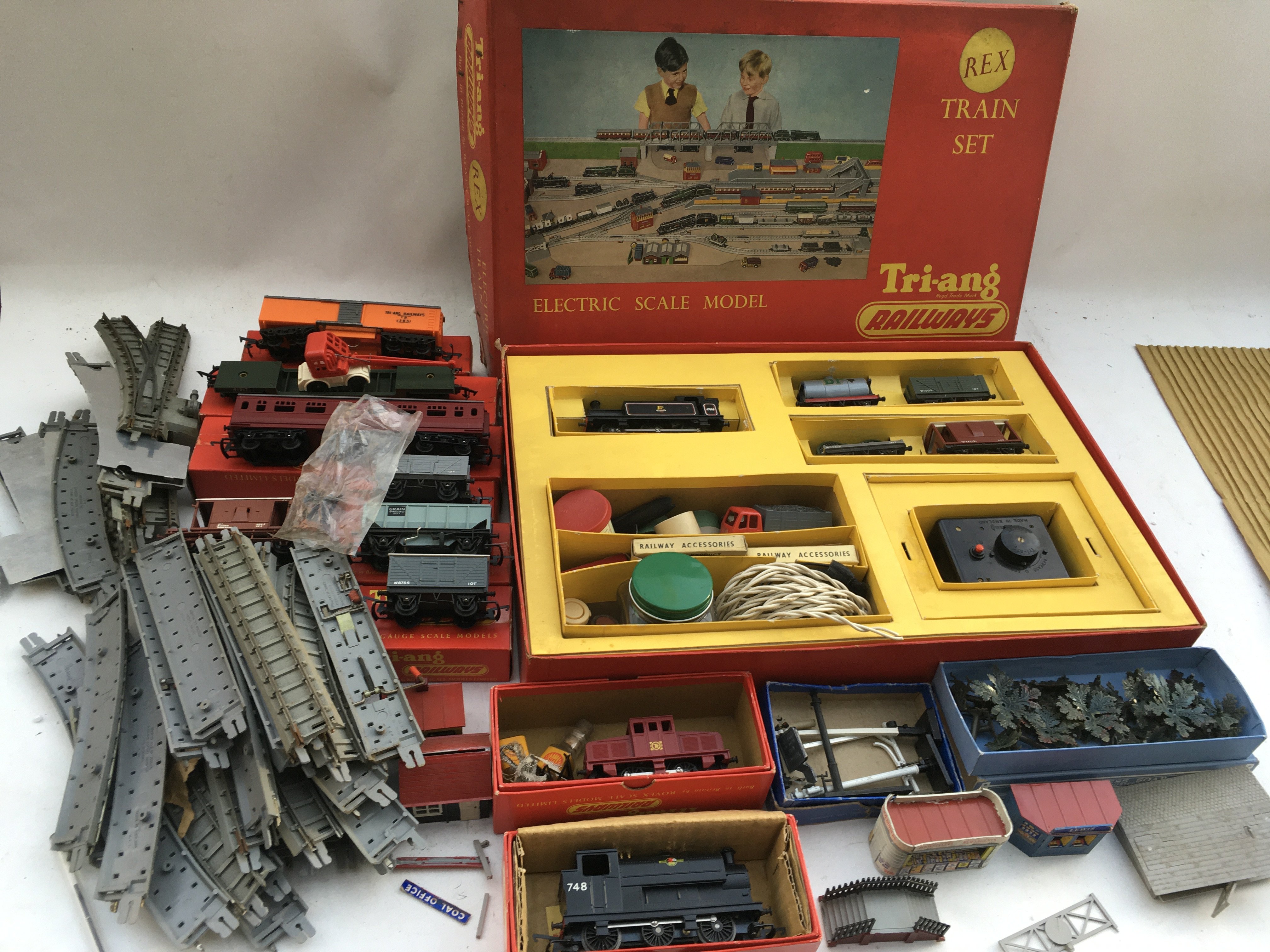 Hornby/ Triang railways, REX train set also includes more boxed