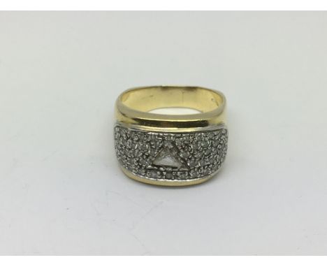 An 18ct gold cluster ring with a pyramid shaped diamond to the centre, approx 10g and approx size Q-R.