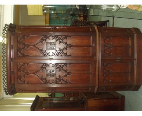 Impressive William IV oak corner cupboard of large proportion  in the Gothic style, fretted quatrefoil cornice, upper section