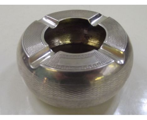 Sterling silver art deco engine turned ashtray, height 3.5cm diamter 8cm, weight 92 grams 