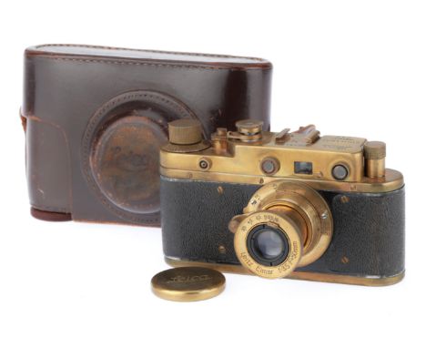 brass/gold, body G, shutter works, with a lens marked as Leitz Elmar f/3.5 50mm, barrel G, optics G, with leather case.