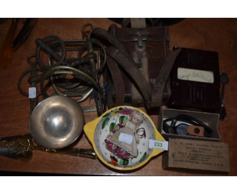 A varied lot containing a U.S Army signal corps microphone,an early plastic volt meter or similar device, a selection of hors