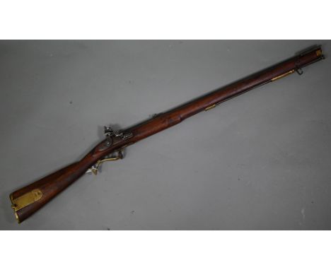 A Georgian flintlock 'Brown Bess' musket, the 78.5 cm barrel with bayonet mounting-clip, on walnut fullstock (unnamed), 49 cm