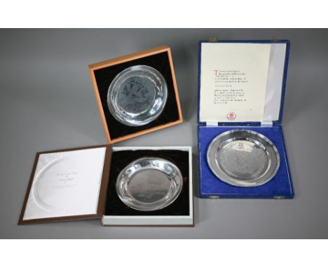 A cased silver 1977 Jubilee commemorative plate, engraved with Annigoni portrait of HM Queen Elizabeth II, Roberts &amp; Dore