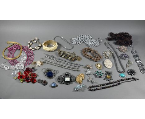 Box of vintage costume jewellery including large quantity beads, brooches, bangles etc&nbsp; 