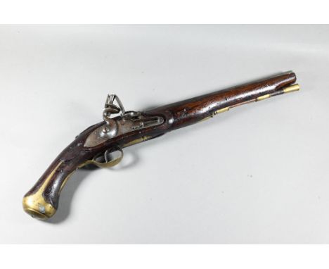 A Georgian flintlock pistol with 30 cm barrel, brass-mounted walnut fullstock (unnamed), 49 cm o/aPurchasers must be 18 and o