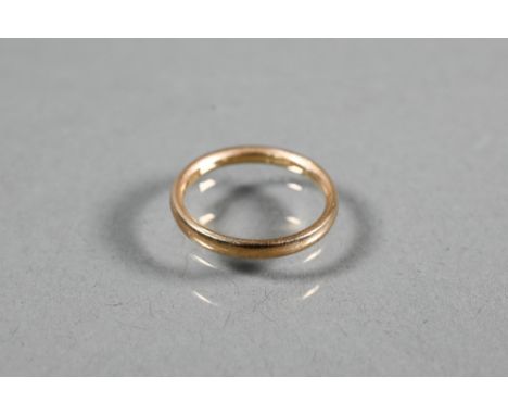 A 9ct yellow gold wedding band, size O, approx 2.5g 
