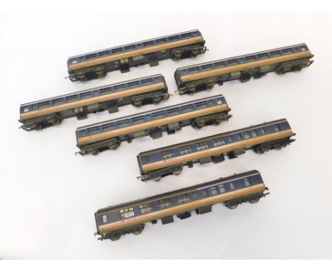 HORNBY 00 NETWORK SOUTH EAST COACHES. Six Hornby 00 gauge Network South East coaches: four coaches & two first/brake coaches 