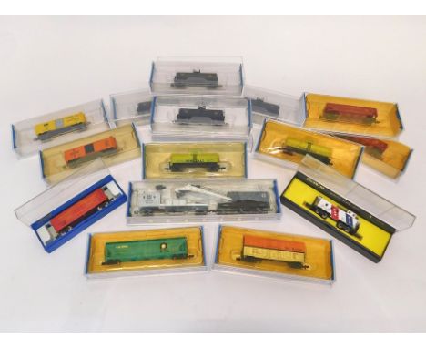 BACHMANN USA ROLLING STOCK. Twelve Bachmann Silver Series N Gauge rolling stock models including: four Phillips dome tank car