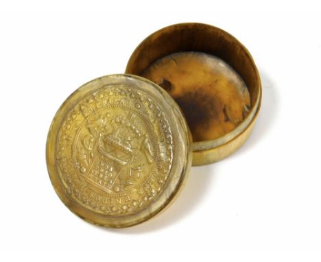 HORN SNUFF BOX. An early 19th century Spanish colonial pressed horn snuff box. The lid bearing the legend 'Amor nos unio atre