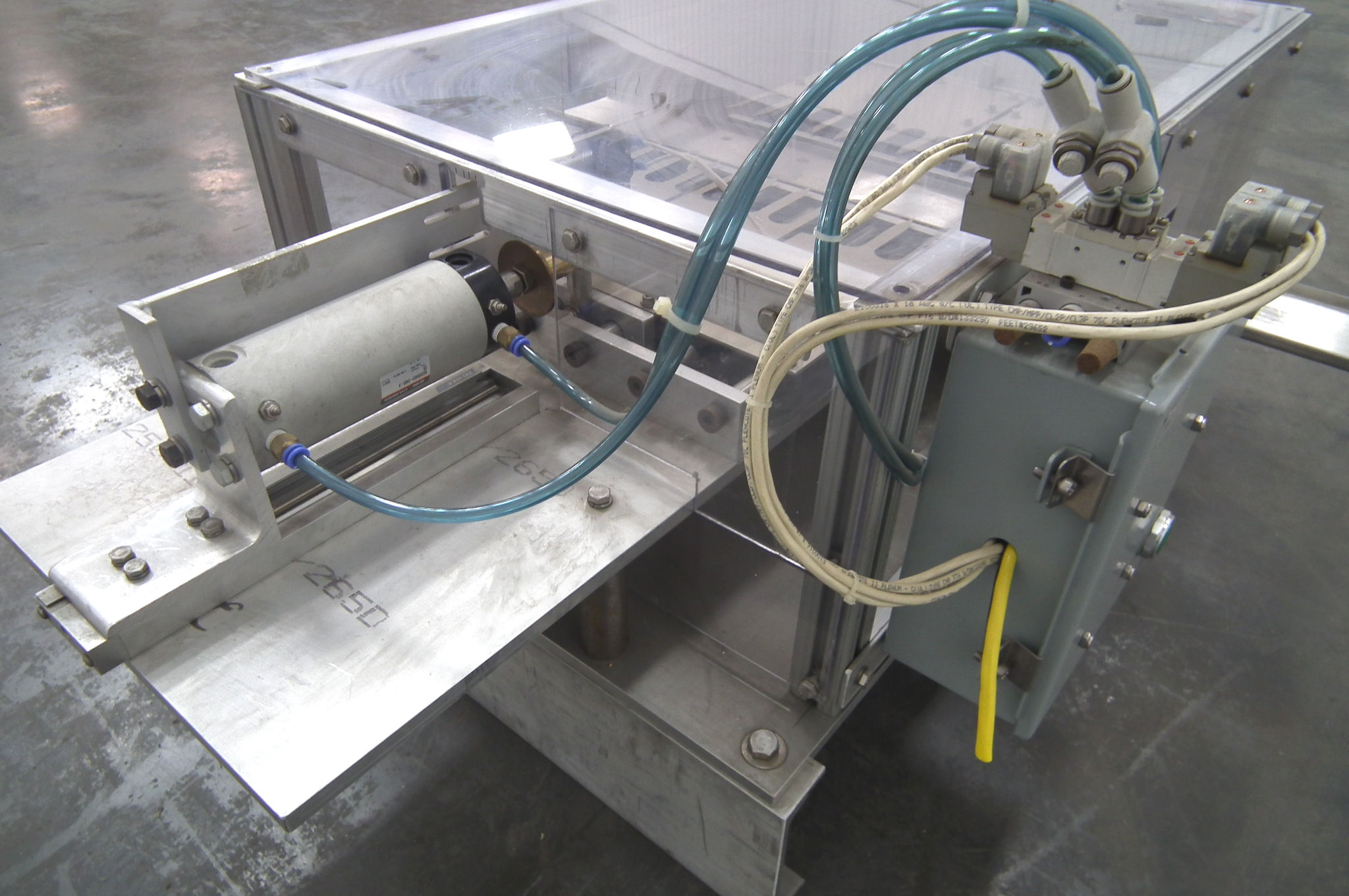 English Muffin Splitter Slicer (Rigging Fee 145)