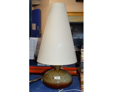 RETRO POTTERY TABLE LAMP WITH SHADE     