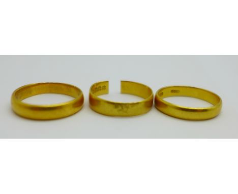 Three 22ct gold wedding rings, one a/f, 10.6g, O and P 