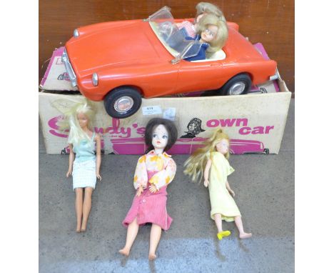 Pedigree Sindy's own car with original box and five vintage dolls 