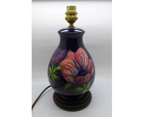 A Moorcroft Anemone table lamp, 24cm 