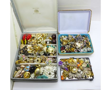 Vintage clip-on earrings 