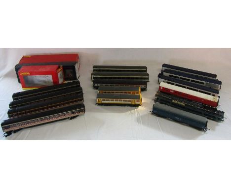 Selection of 00 gauge Hornby, Triang and Lima carriages and Hornby boxes&nbsp;