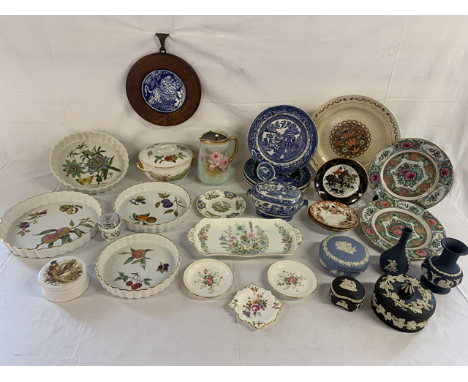 Collection of items including Meissen tile depicting lion caught in a net, Portmeirion dishes including flan and asparagus, P