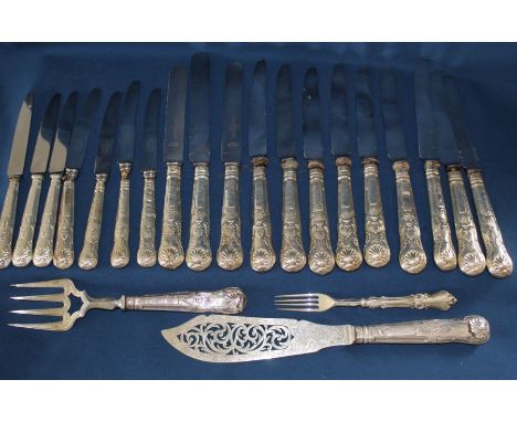 16 Victorian silver handled knives (&amp; 3 others) &amp; cased set of matching fish servers, maker TS