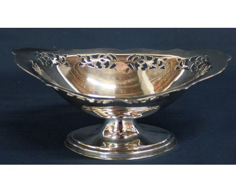 Silver bonbon dish with pierced decoration Sheffield 1932, 5.17ozt