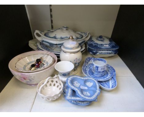 An Imari plate, various blue and white Spode, Sadler, Wedgwood, etc