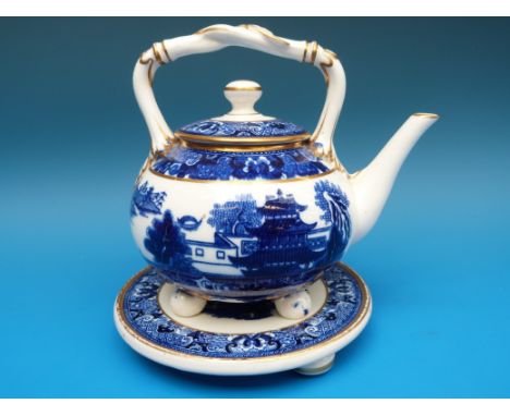 A Grainger and Co Worcester aesthetic period teapot and stand (18cm high)