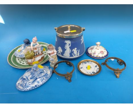 A Wedgwood Jasperware biscuit barrel, Chinese dragon plate, 1st period Worcester lid, fairings etc