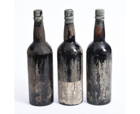 1945 Taylor's, Vintage Port3x75clLevels into the neck - Previously Stored in Octavian and owned by collector and restauranter