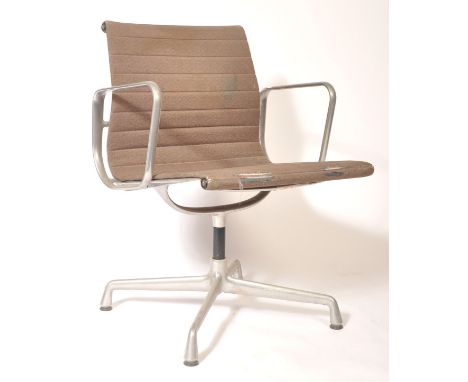 Charles &amp; Ray Eames - Vitra - EA 107 - Aluminium Group - An original retro vintage swivel desk / lounge chairs / armchair