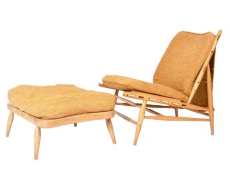 Lucian Ercolani - Ercol - Model 427 - A 20th century retro vintage beech and elm easy lounge chair having the angular seat an