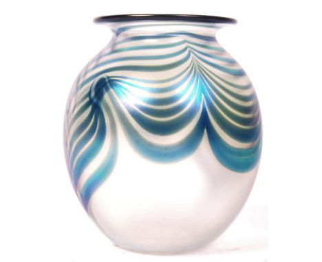 Robert Eickholt - Eickholt Glass - A 1980's American retro vintage studio art glass vase of bulbous form and flared rim. The 