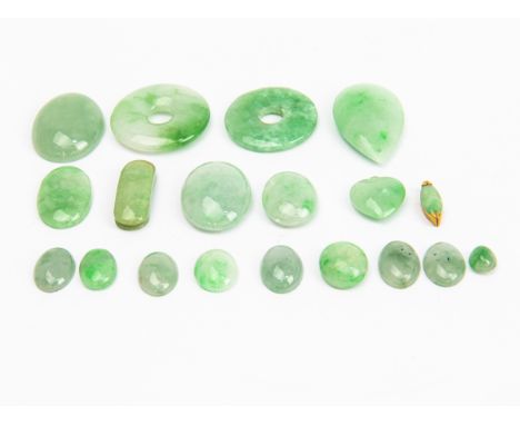 A GROUP OF LOOSE JADE ITEMS
A group of Jade of various shapes and forms
(19 total)
The largest 3cm
37.35g
Condition: For a co