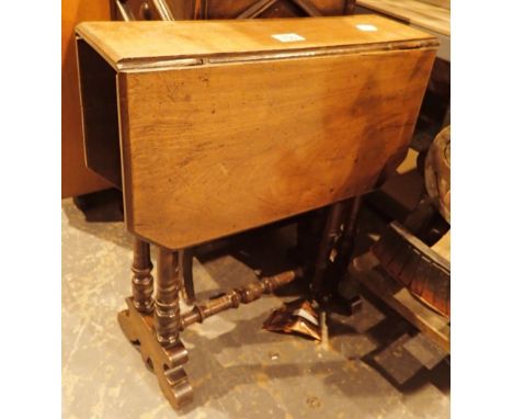 Small Sutherland walnut gate leg table with turned stretchers and ceramic castors 62 x 49 x 53 H cm