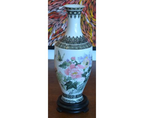 A Chinese Republican Period Famile Rose Vase - c.1930 - 1950 - Decorated with painted flowers and character marks, - red seal