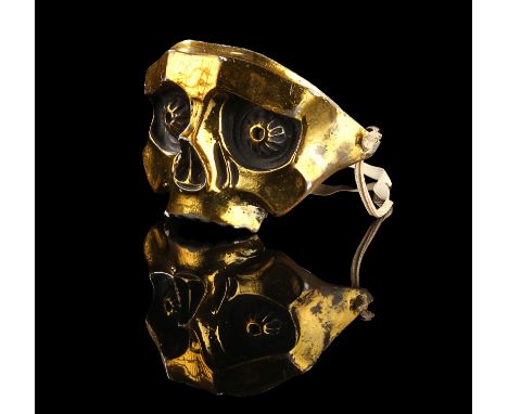 FLASH GORDON (1980) - Ming Guard Skull Mask A golden skull mask from Mike Hodges' sci-fi adventure Flash Gordon. Emperor Ming
