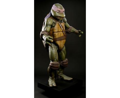 TEENAGE MUTANT NINJA TURTLES (1990) - Leonardo Ninja Turtle Costume Display An original Leonardo Ninja Turtle costume display