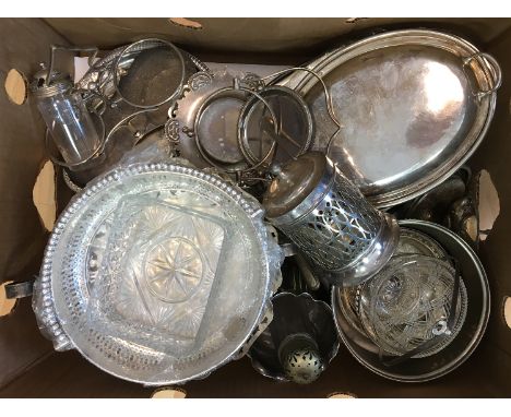 A large lot of plated items to include salvers, several pierced bonbon dishes, trays, trinket dishes, cruet sets, etc