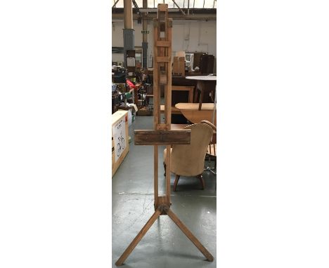 A collapsible full height hardwood artist's easel 