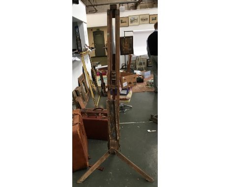 A collapsible full height hardwood artist's easel 