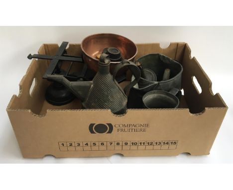 A mixed box of metal items to include vintage oil can, pewter tankard, Avery scales and weights, and bed warming pan, togethe