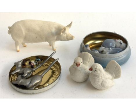 A Beswick pig, marked to base, together with two ceramic doves, two pewter cats, a glass kitten and a set of five ceramic hip