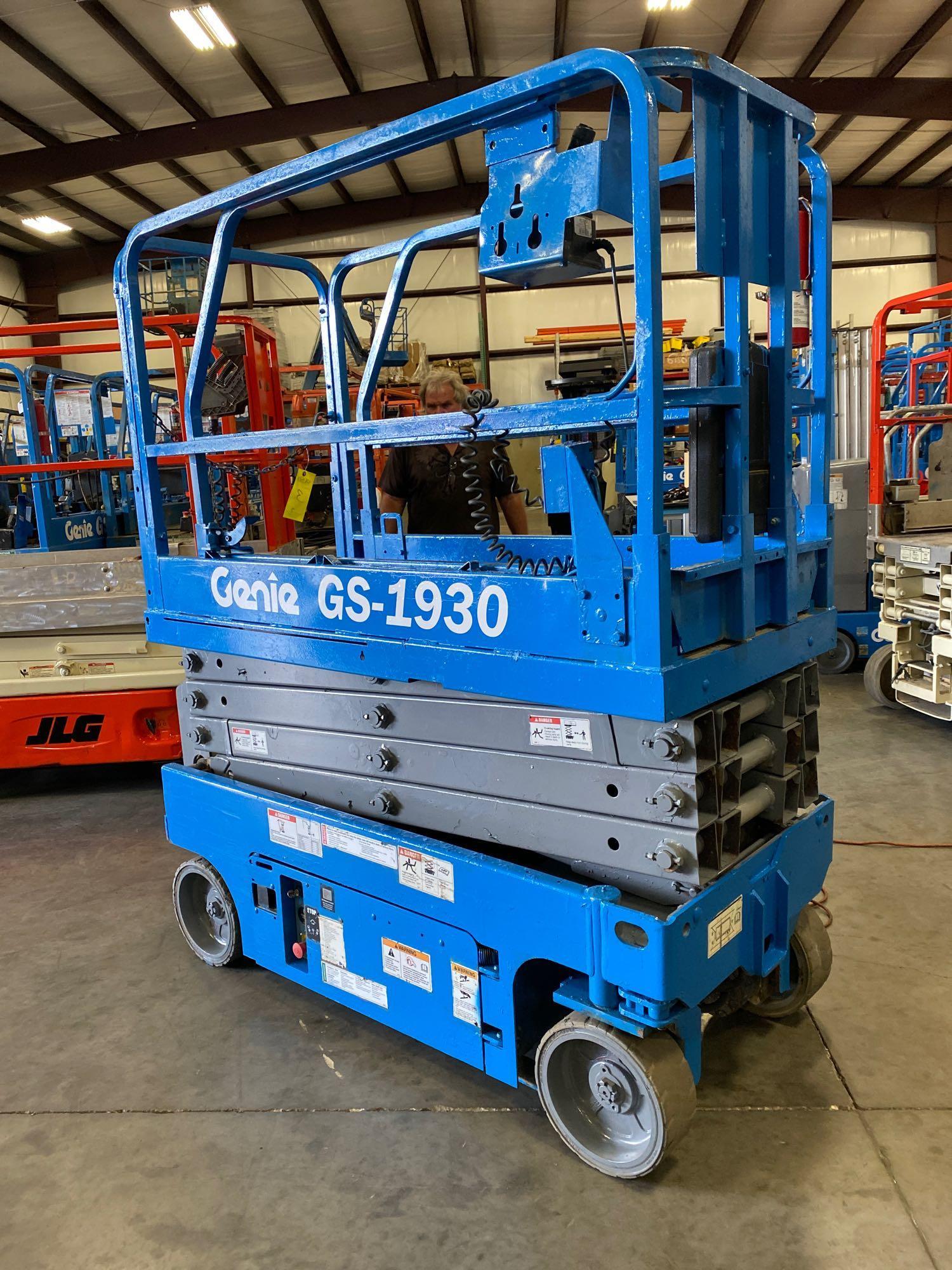 2009 GENIE GS1930 SCISSOR LIFT, BUILT IN BATTERY CHARGER, 247 HOURS ...