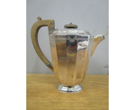 A Viners silver hot water pot with art deco engraved decoration weight 556.2g 