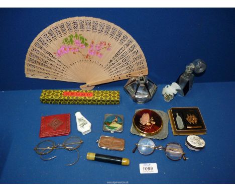 A small quantity of miscellanea to include an Art Deco Stratnoid compact, boxed Pygmalion atomiser in the form of a lighter, 