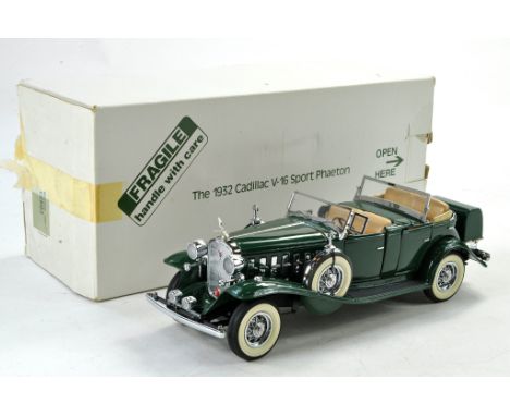 PLASTIC MILK CRATE WITH 12 BOTTLES ORIGINALS FROM DANBURY MINT  1:24 SCALE 