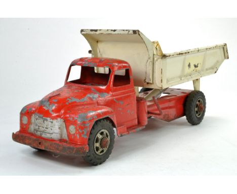 Large Scale 1950s Mettoy ‘Buddy L’ Hydraulic Dump Truck, 50cm long, 20cm high, 7cm width. In Fair condition, Ideal for spares