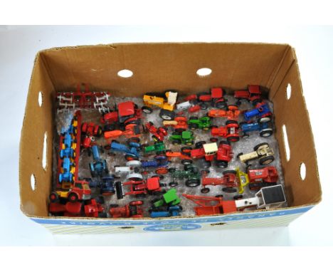 A large group of smaller scale model tractor issues from modern and vintage makers including Dinky / Matchbox etc. Mostly goo